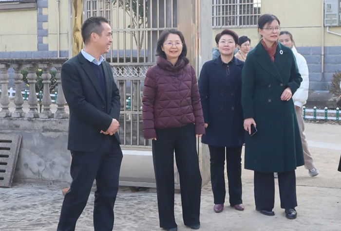 082706-110570.jpg 6.jpg