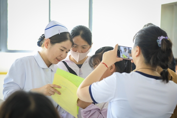 向家長宣傳衛生健康知識2_愛奇藝.jpg
