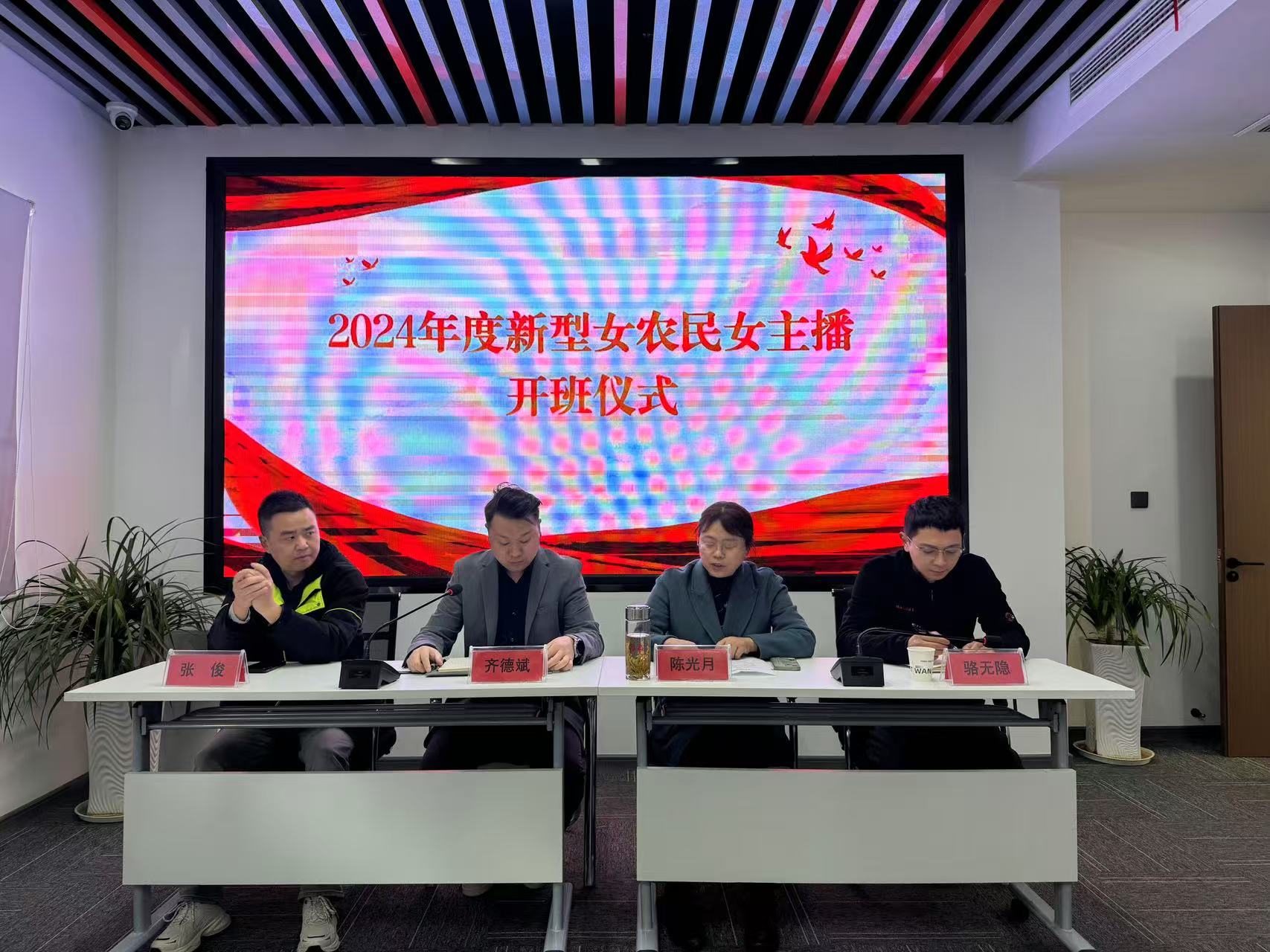 212754-406263.jpg 212754-406263.jpg